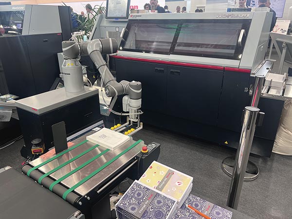 TECHNOLOGY OUTLOOK: BINDING & FINISHING—Horizon Bets on the Smart Factory