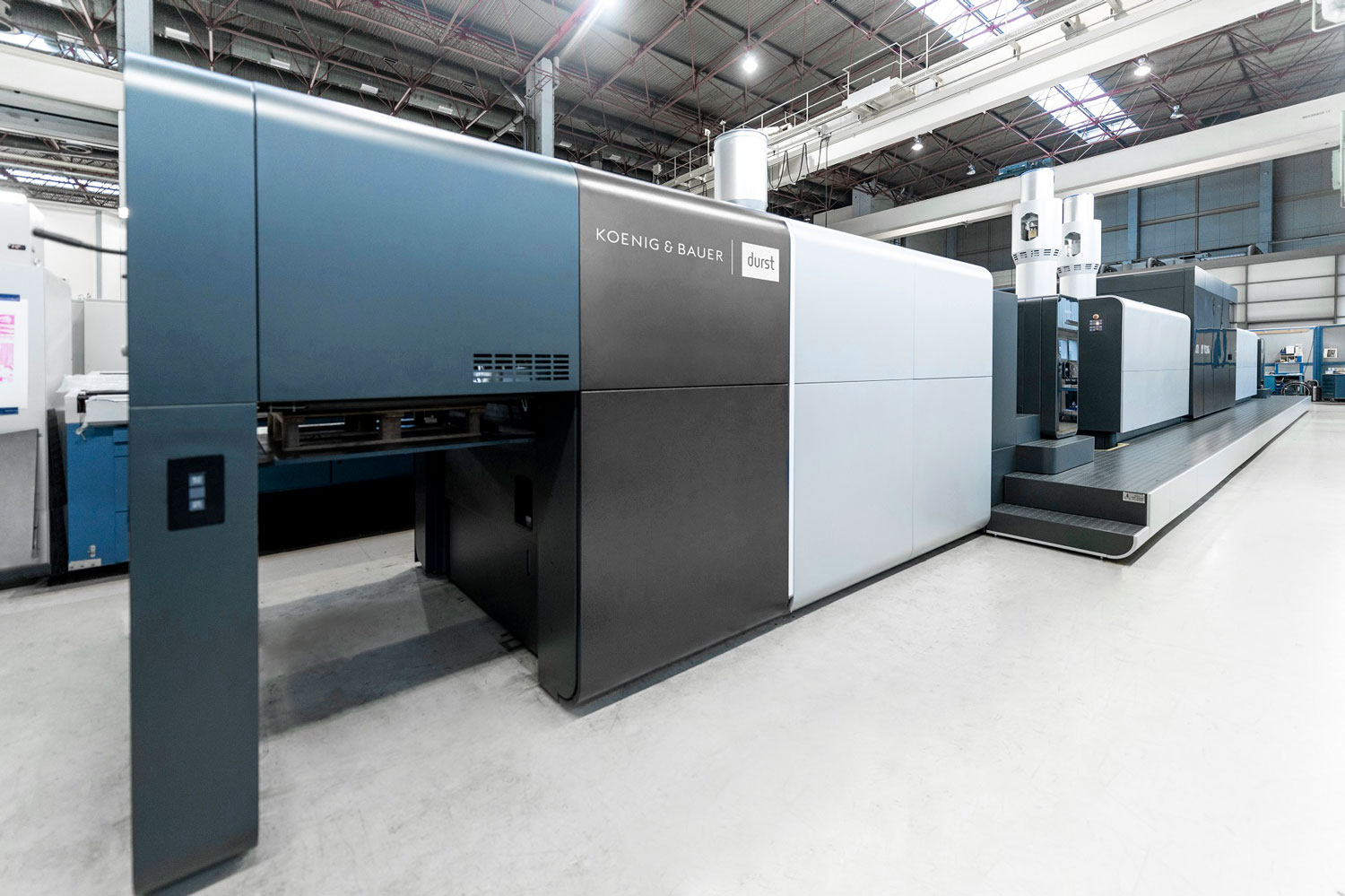 Image of Koenig & Bauer – Durst VariJET 106 on pressroom floor