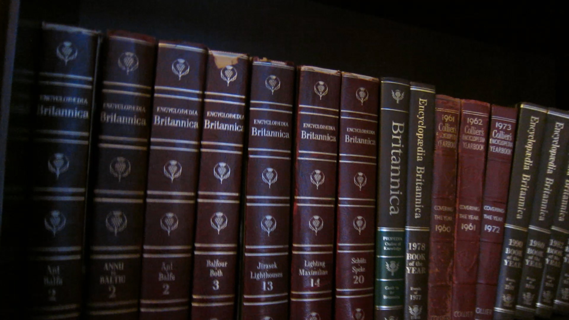 Video preview: Frank Books a Hotel Room
